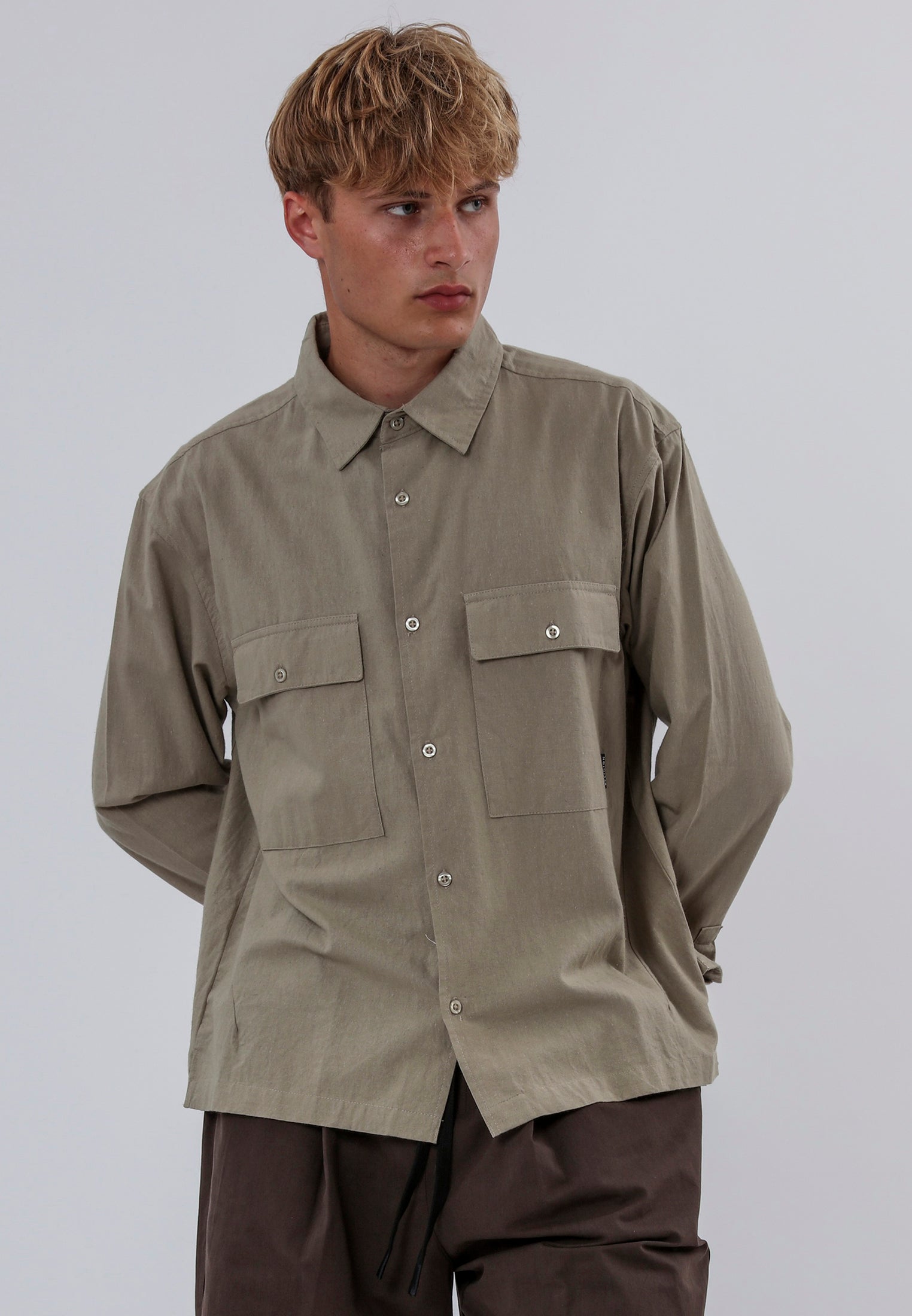 TWO POCKET RELAXED LINEN BLEND SHIRT LIGHT KHAKI